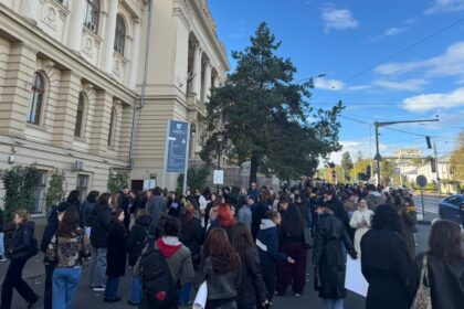 sute de persoane au iesit azi in strada in copou la marsul impreuna pentru siguranta femeilor 68f4de338b0fb