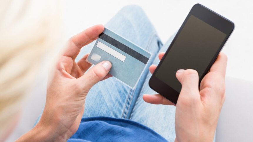 tanar cercetat pentru escrocherie a contractat credite pe numele iubitului cunoscut online metoda inedita prin care i a castigat increderea 68e77432bee66