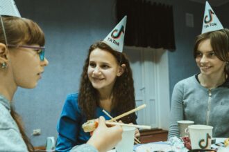 tara speriata de drone interzice tiktok ul pentru tineri cei sub 15 ani ar putea avea interzis pe retelele sociale 68ea7adee1823