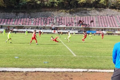 teren si atmosfera de judeteana fotbal de subsolul ligii a iii a puncte uriase in liga a ii a prime de liga i 68fd817d83b2a