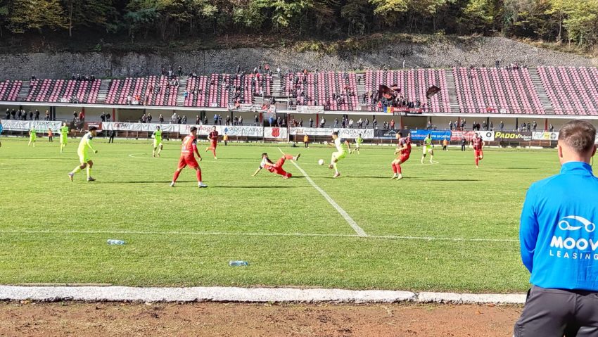 teren si atmosfera de judeteana fotbal de subsolul ligii a iii a puncte uriase in liga a ii a prime de liga i 68fd817d83b2a