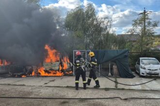 trei autoturisme s au facut scrum intr o parcare 68ed0fb9448c1 1