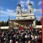 trei povesti extraordinare despre credinta si familie cine sunt cei trei preoti ieseni cu 10 12 copii premiati in fata a zeci de mii de pelerini 68eeebd6121e7