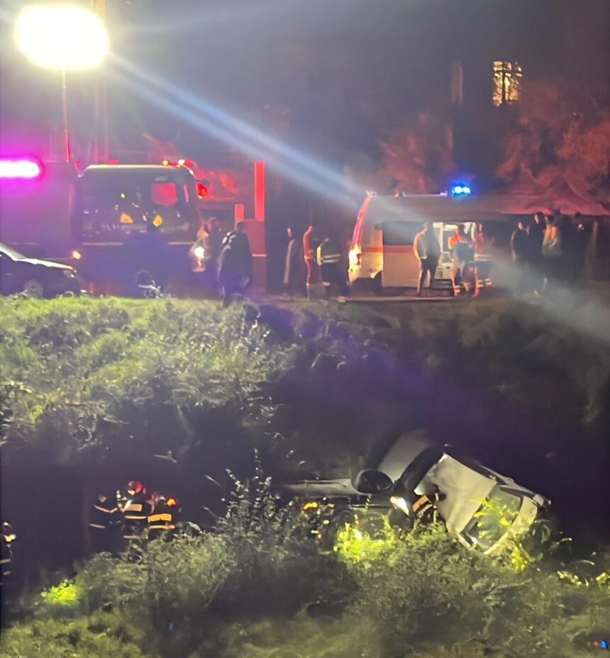 un autoturism a intrat in mai multe autoturisme parcate apoi a plonjat in rau pompierii cauta mai multe victime 68fd16831b0bd