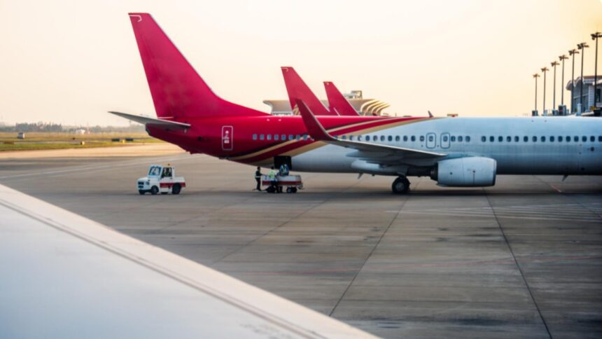 un avion a fost nevoit sa aterizeze de urgenta pe aeroportul otopeni autoritatile au intervenit cu echipaje medicale 68e7e011612c9