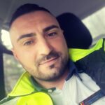 un om printre oameni stefan un politist local a salvat o tanara in timp ce dirija circulatia 68f4885faedc4