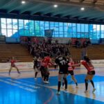 victorie lejera a echipei primariei in fata unor junioare 68de86498b541