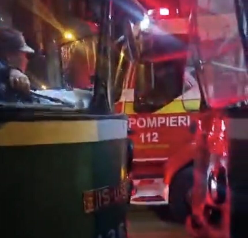 video coliziune intre doua tramvaie traficul a fost complet blocat 68f5d9c8d509f