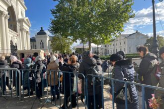 video pelerinajul de la iasi continua intr un ritm intens iar fluxul credinciosilor nu da semne de incetinire 68ea5ca4d6667
