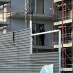 video un barbat de 45 de ani a murit dupa ce a cazut de la etajul 5 al unui bloc aflat in constructie a inceput o ampla ancheta a autoritatilor 690373f2dfa24