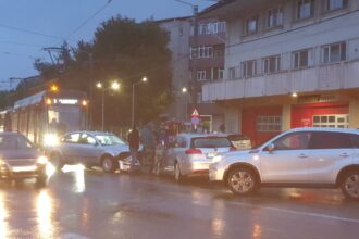 vizibilitatea redusa si traficul foarte aglomerat de dimineata au provocat doua accidente la prima ora la iasi 68e5e99870544