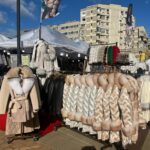 zeci de comercianti expun blanuri si produse de piele in zona halei centrale foto 68ea4ea429378