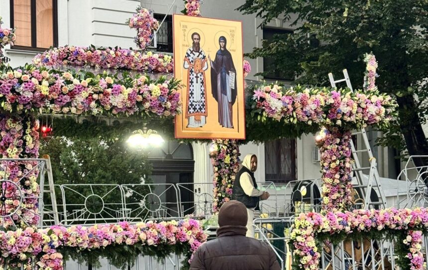 zeci de persoane care participau la pelerinajul de la sfanta parascheva au avut nevoie de ingrijiri medicale in ultimele 24 de ore 68eb4f5e02f5f