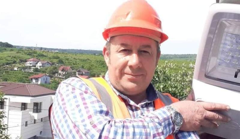 7 miliarde lei vechi pe becuri invizibile jaful din barnova continua consilierul local sebastian colotin il acuza direct pe primarul mihai balan 6917cddb3df88