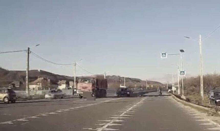 accident cumplit in arges o tanara a fost spulberata de o basculata chiar sub ochii logodnicului in timp ce traversa strada video 69259c4380e83