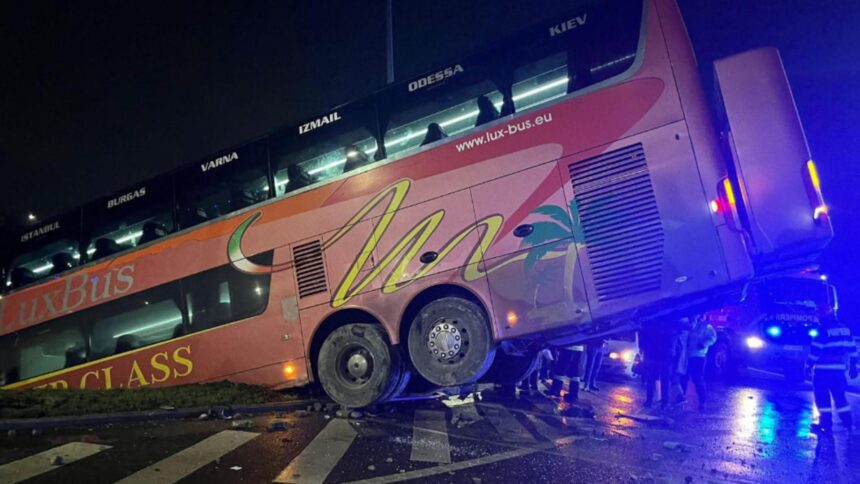 accident grav la baldovinesti judetul braila un autocar plin cu turisti s a rasturnat 69237481aea34