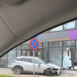 accident grav pe bulevardul independentei manevra imprudenta care putea avea consecinte tragice masina a fost la un pas sa intre in magazine video 69114486cd943