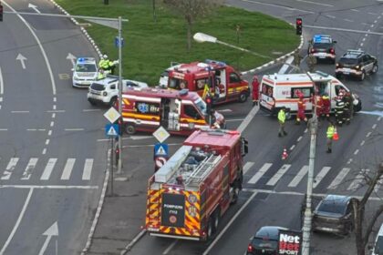 accident in centrul capitalei cu o ambulanta care transporta militari trafic ingreunat politia militara a ajuns la fata locului 69270900bfff8