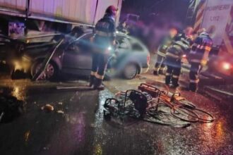 accident intre un autoturism si un tir in judetul bacau doua persoane au murit iar alte doua sunt grav ranite 6928eb8bd2ef2