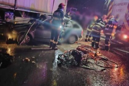 accident intre un autoturism si un tir in judetul bacau doua persoane au murit iar alte doua sunt grav ranite 6928eb8bd2ef2