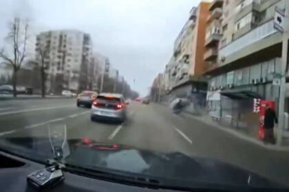 accident violent in centrul iasului o masina s a rastunat de mai multe ori video 69107c180d1bb