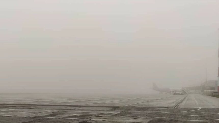 aeroportul blocat de ceata aterizari deviate decolari intarziate 691198db12772