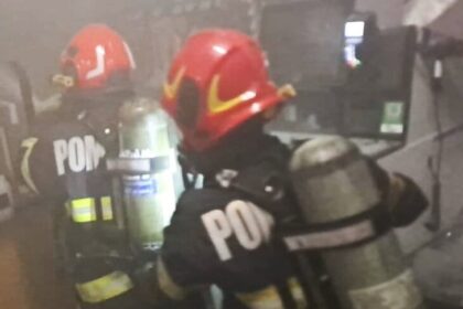 alerta incendiu violent in judet la o hala de mii de metri patrati in interior se afla butelii cu gaz si butoaie cu motorina 6928847420e63