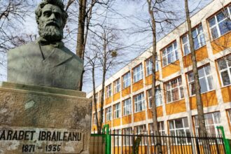 ambulante la colegiul garabet ibraileanu din iasi un profesor a suferit un avc hemoragic 690ddca934037