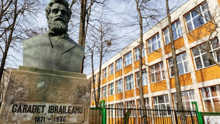 ambulante la colegiul garabet ibraileanu din iasi un profesor a suferit un avc hemoragic 690ddca934037