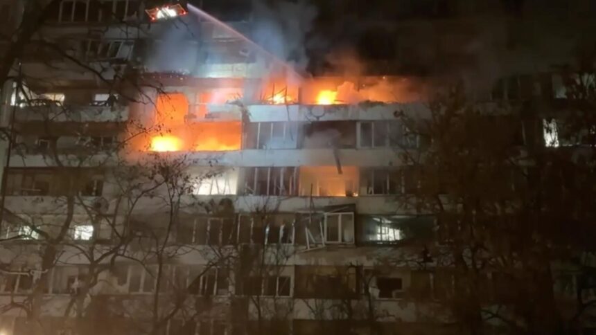 atac devastator in plina noapte rusia loveste kievul cu rachete balistice si sute de drone sute de cladiri in flacari si cel putin 6 morti foto video 6925561657add 1