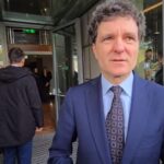 au sarit scantei dupa ce protestatarul ceausescu l a confruntat pe nicusor dan noi vrem banisorii de la borcan 6920a7ce69d87