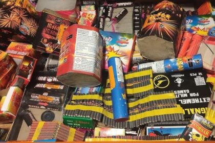 barbat din prahova retinut dupa ce a fost prins cu trei tone de artificii si petarde 6929781b32725