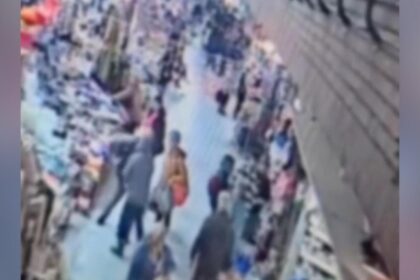 batran de 74 de ani doborat la pamant de un vanzator din obor victima este in coma agresorul a fost arestat 6924c26e2311a