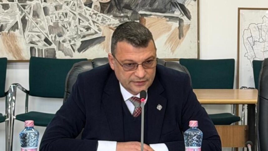 bogdan rodeanu favoritul sa preia functia de ministru al apararii se lauda ca demonteaza minciuni extremiste 6929a4e4105d4