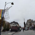 bradul de craciun este instalat pe pietonal foto 691ed2953064c