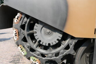 caporalul care si a zdrobit comandantul cu tancul a fost condamnat la inchisoare dar cu suspendare 691148012c41e