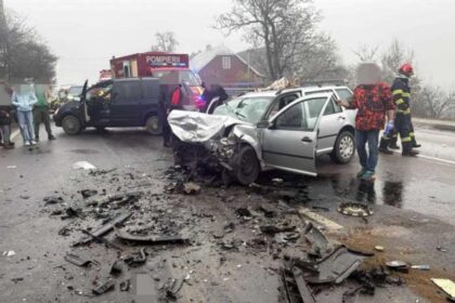 carambol cu trei masini pe dn 17 in judetul suceava sase persoane intre care trei copii au fost ranite 692af9c50af7c