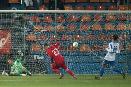 cat va mai bateti joc de ieseni cine rupe pisica in doua la poli tony si trupa lui au umplut iasul de rusine 691299793f509