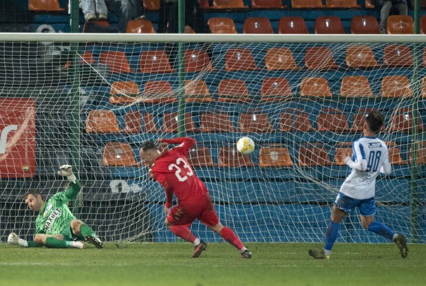 cat va mai bateti joc de ieseni cine rupe pisica in doua la poli tony si trupa lui au umplut iasul de rusine 691299793f509