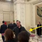 cativa jurnalisti de la parlament au fost bruscati de un ofiter de presa al administratiei guvernului bolojan video 6927261c52034