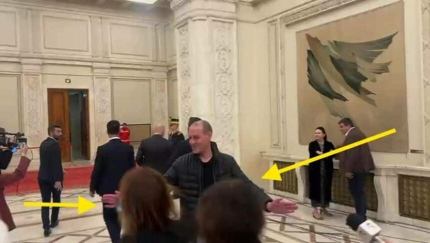 cativa jurnalisti de la parlament au fost bruscati de un ofiter de presa al administratiei guvernului bolojan video 6927261c52034