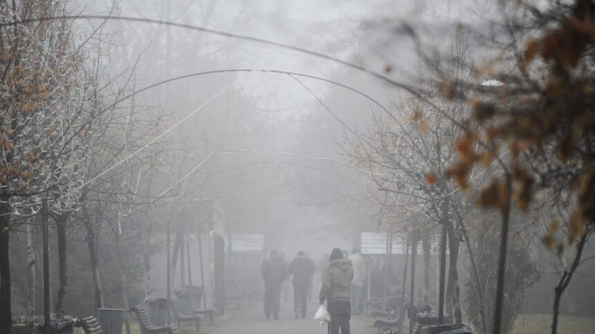 ciclonul care traverseaza romania provoaca o racire semnificativa a vremii anm precipitatii variate vant puternic si zapada 69280e15e5e95