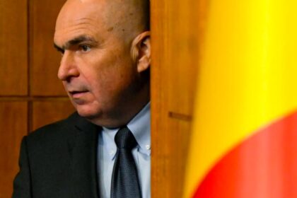 cinism incredibil al lui bolojan dupa ce i a saracit pe cei mai vulnerabili romani s a recules la cimitirul saracilor din sighet video 6921b098ead2b