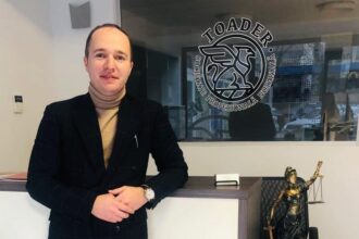 curg acuzatiile la adresa fiului lui tudorel toader o studenta reclama ca acesta lua la ochi tinerelor frumoase de la drept am considerat privirile intruzive si nepotrivit 69250e98d61d5