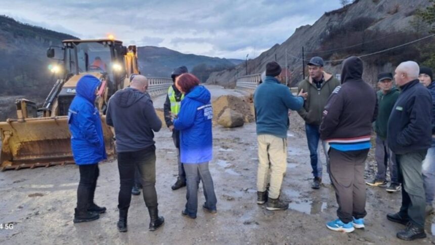 dezastru in buzau un drum judetean a fost grav avariat de ploile din ultimele zile 692bf1253ab05