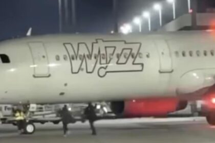 doi pasageri romani au provocat panica pe aeroportul din koln dupa ce au incercat sa opreasca un avion care se pregatea de decolare 6924696f44019