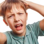 elev de 9 ani de la o scoala din cluj criza de furie in fata colegilor a agresat personalul scolii si pe mama sa nici cei de la politie si ambulanta nu au scapat 6926fade254e5