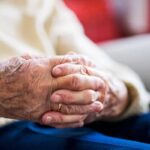 exclusiv un camin de batrani care functiona ilegal a fost inchis peste 50 de beneficiari vor fi relocati de urgenta 690dd074c83c4