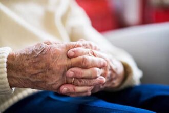 exclusiv un camin de batrani care functiona ilegal a fost inchis peste 50 de beneficiari vor fi relocati de urgenta 690dd074c83c4