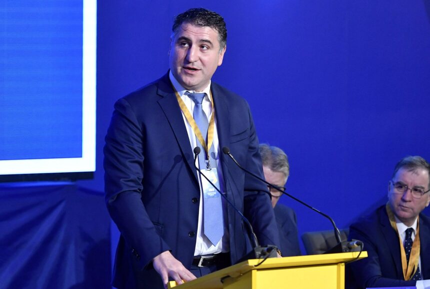 fostul capitan de echipa al politehnicii a generat o schimbare radicala in sportul romanesc 40 dintre jucatorii oricarui club vor trebui sa fie romani 691db20d87a04